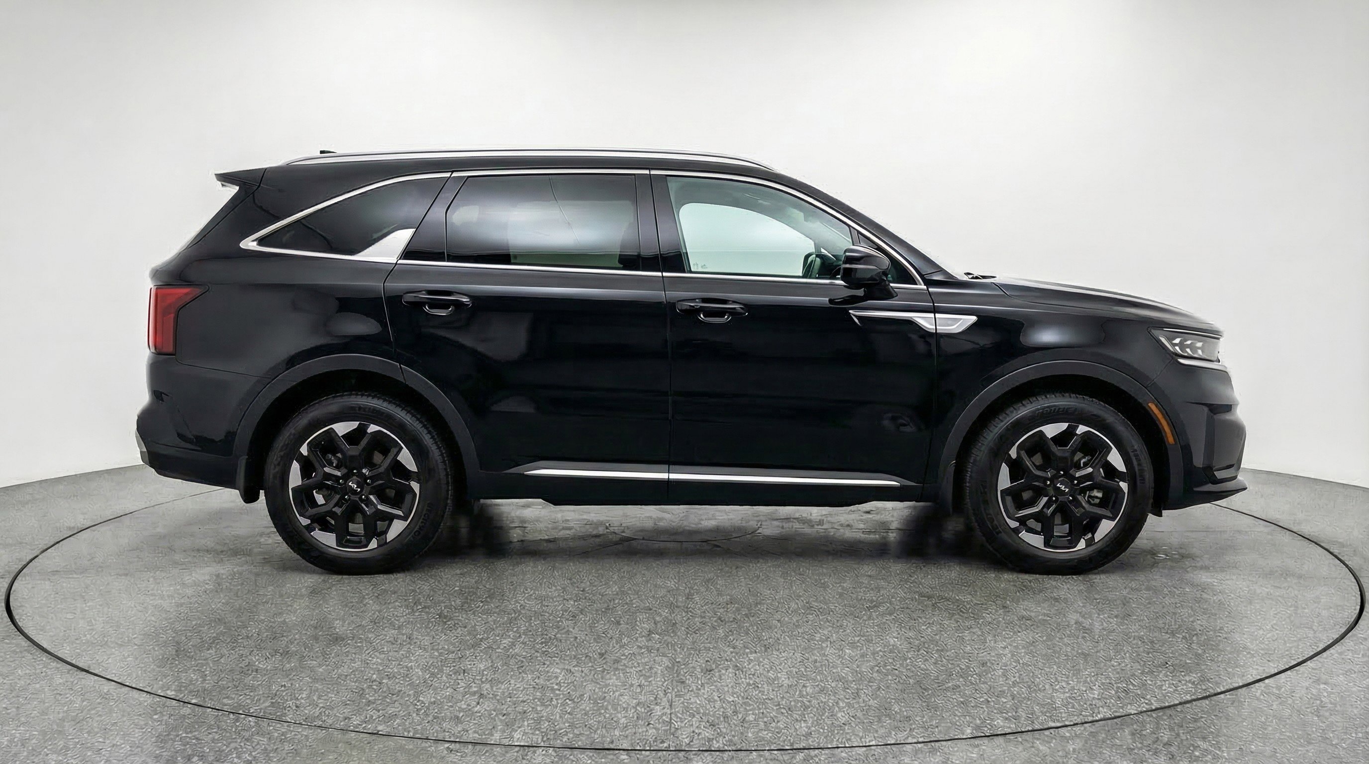 Used 2024 Kia Sorento S image 11