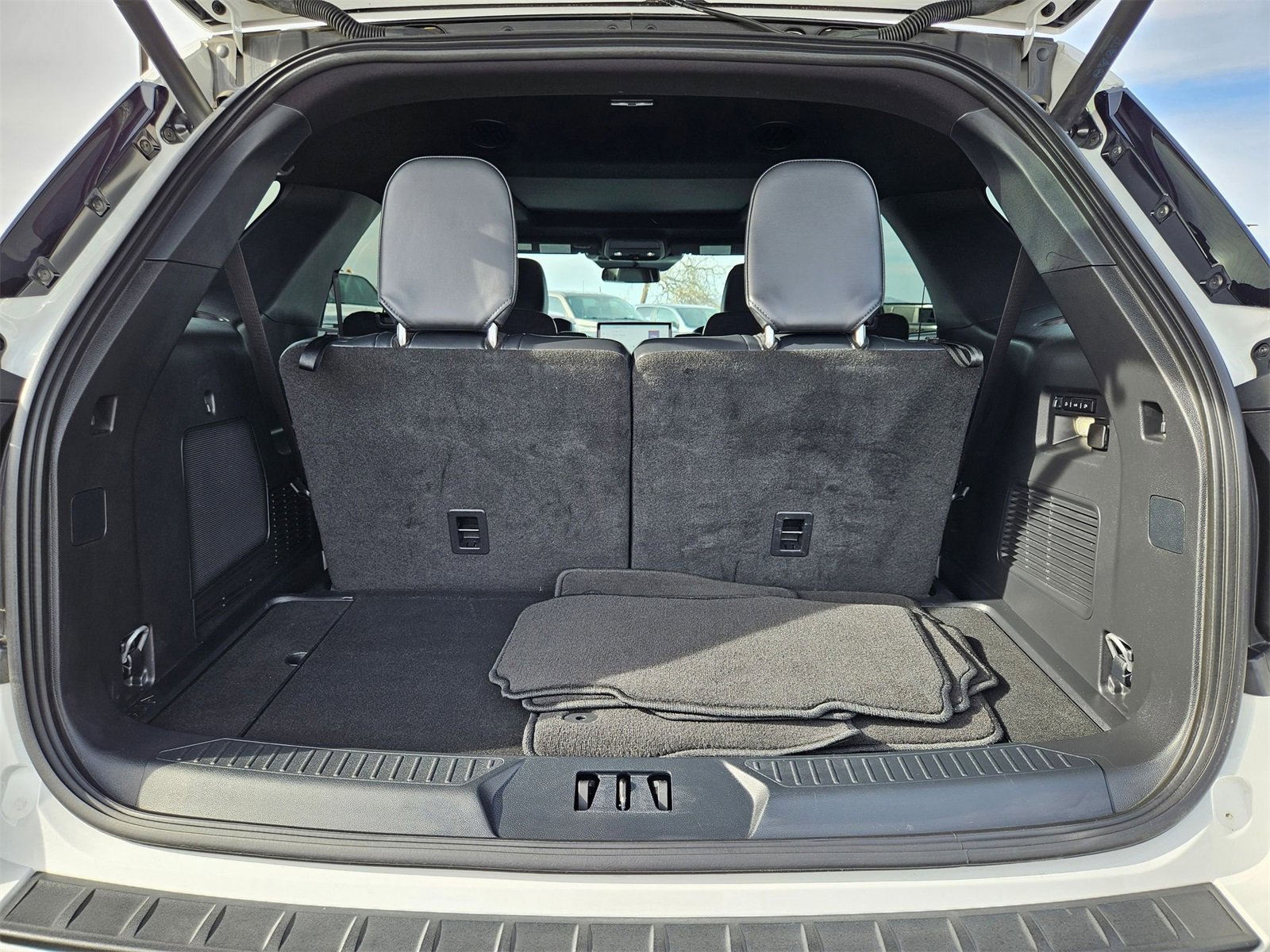 Used 2025 Ford Explorer ST image 7