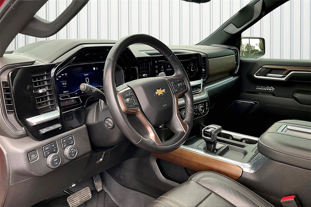Used 2022 Chevrolet Silverado 1500 High Country w/ High Country Premium Package image 4
