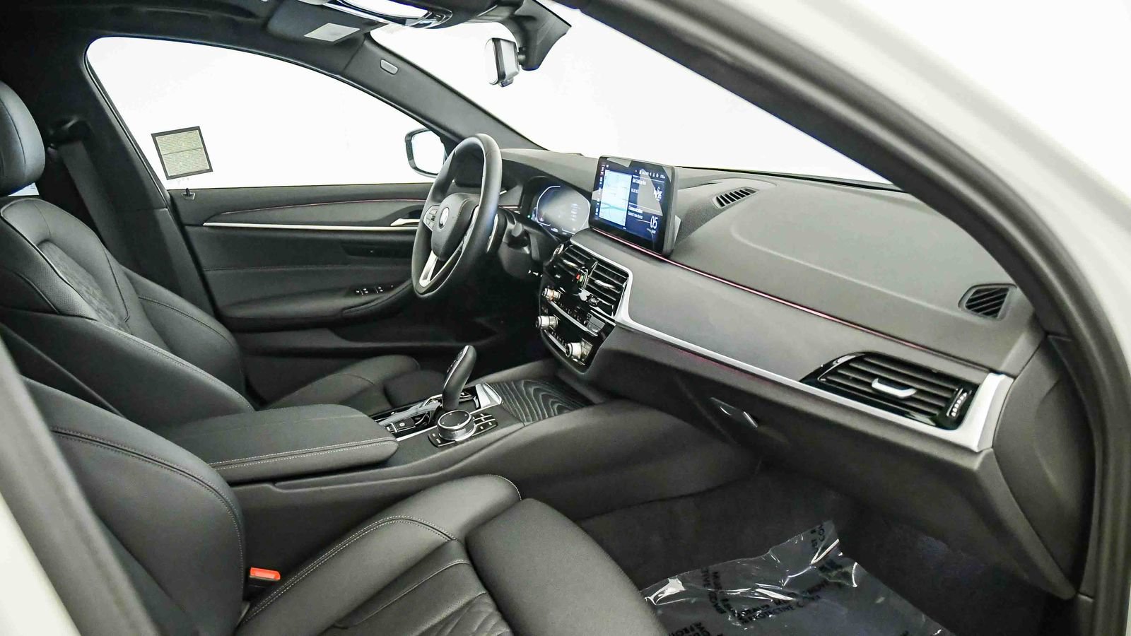 Used 2023 BMW 530i w/ Convenience Package RWD image 16