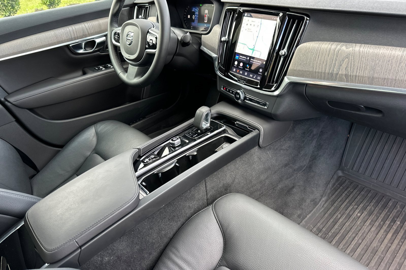 Used 2025 Volvo S90 B6 Plus w/ Protection Package Premier image 16