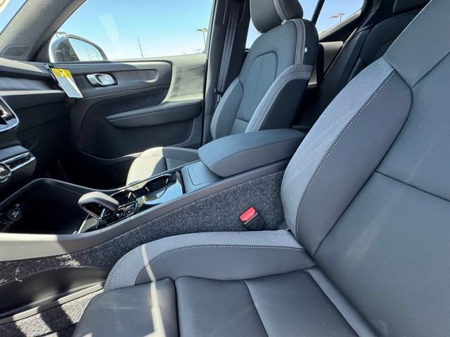 Used 2025 Volvo EX40 Core w/ Climate Package AWD/4WD image 15