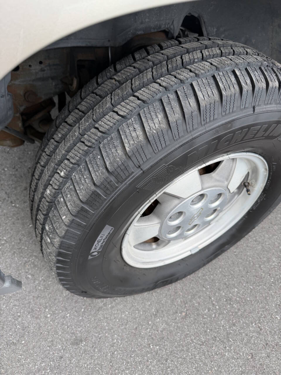 Used 2002 Chevrolet Suburban LT RWD image 15