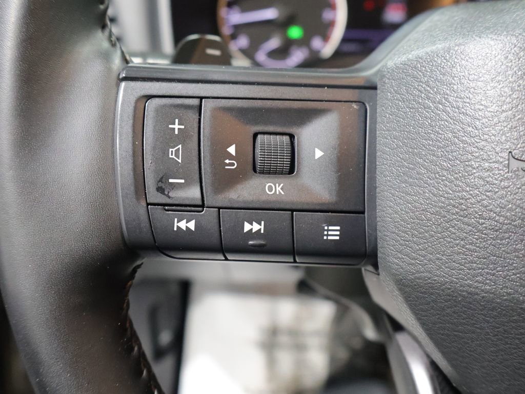 Used 2025 Nissan Rogue SV AWD/4WD image 36