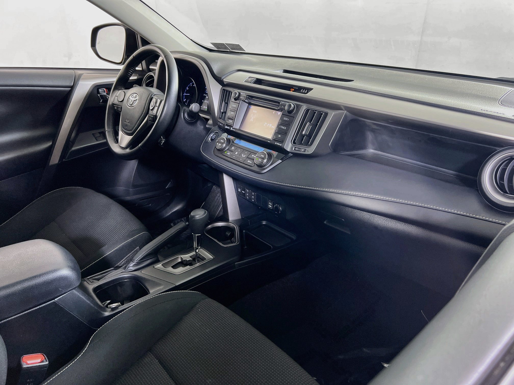 Used 2018 Toyota RAV4 XLE AWD/4WD image 27