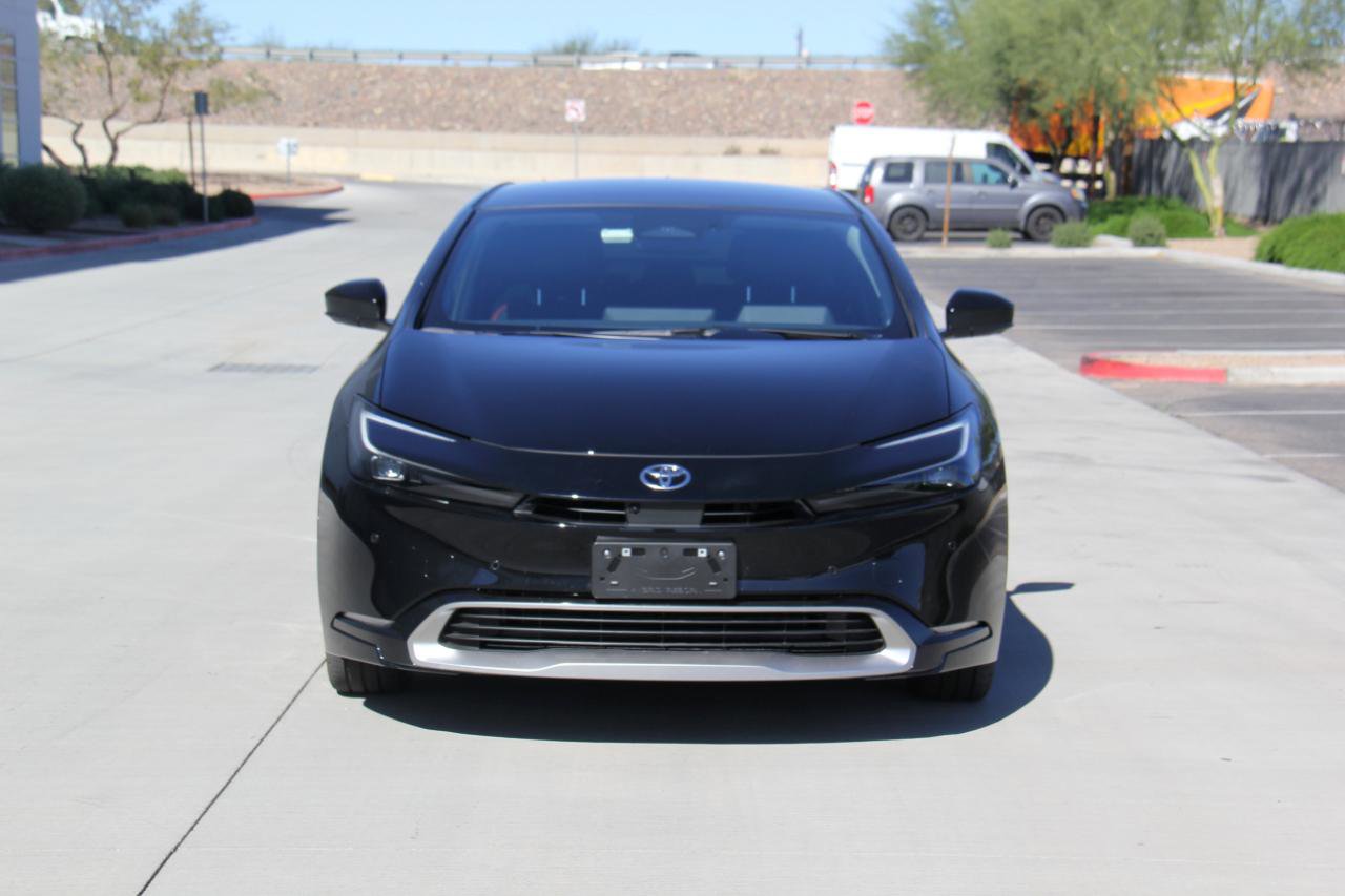 Used 2025 Toyota Prius Plug-In Hybrid image 2