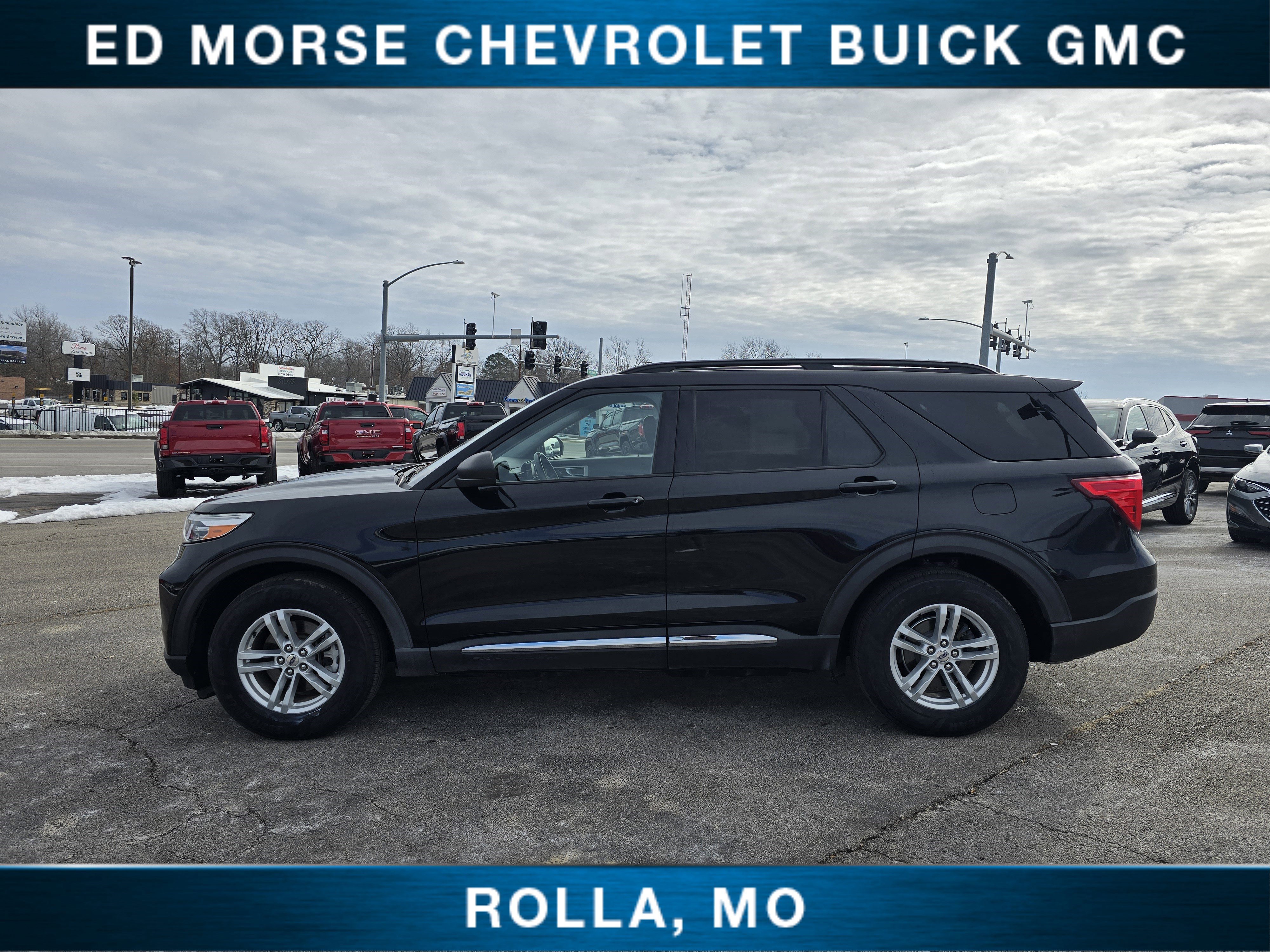 Used 2021 Ford Explorer XLT w/ Equipment Group 202A image 6