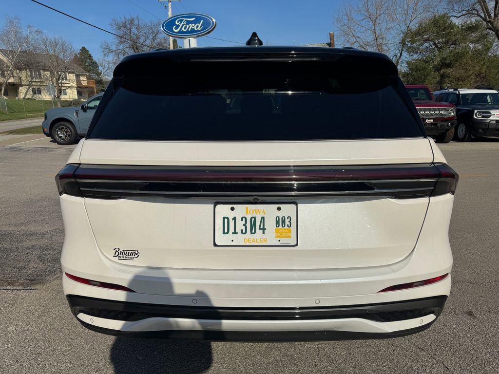 Used 2024 Lincoln Nautilus Reserve w/ Equipment Group 203A image 6