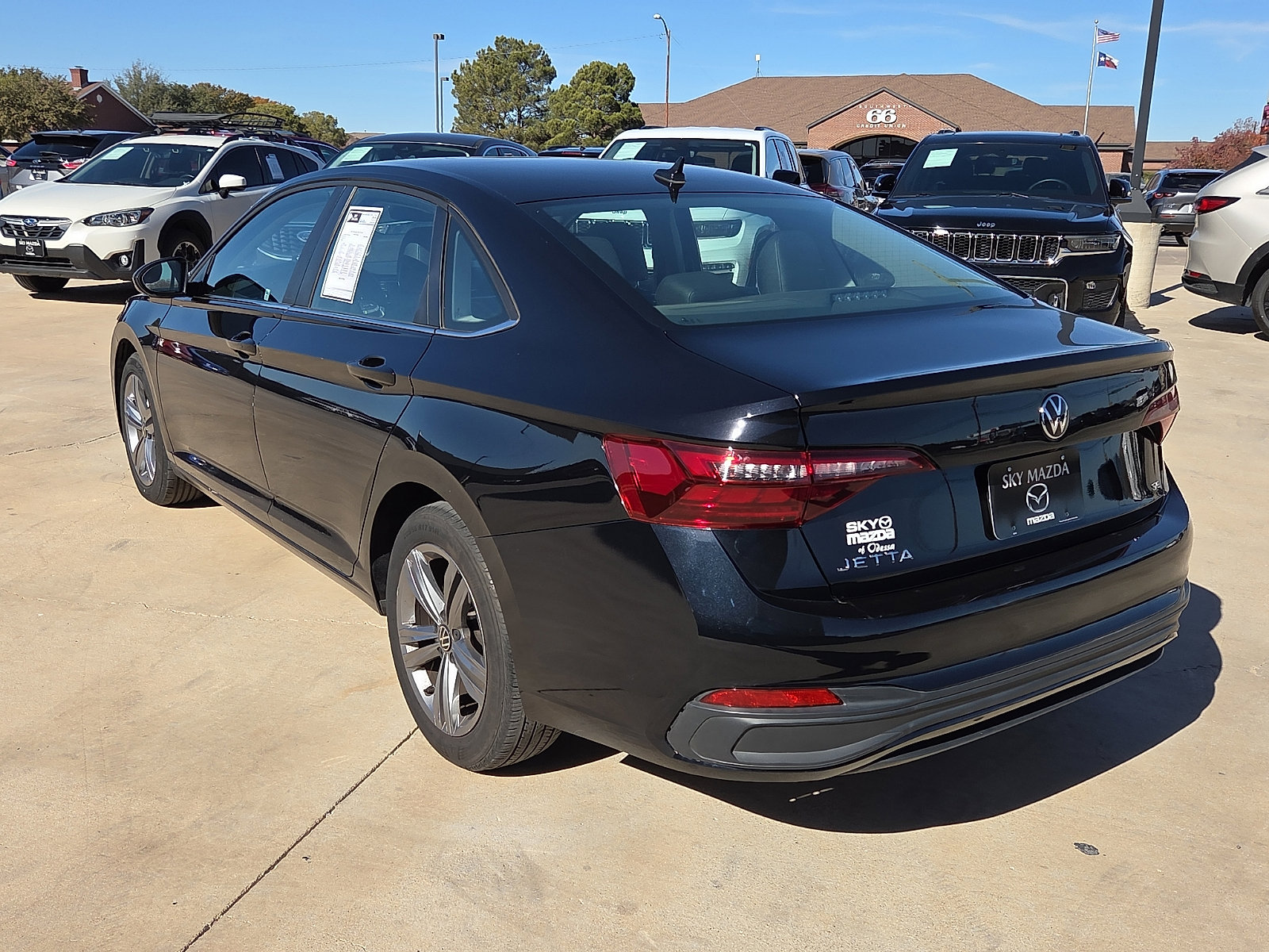 Used 2024 Volkswagen Jetta SE image 4