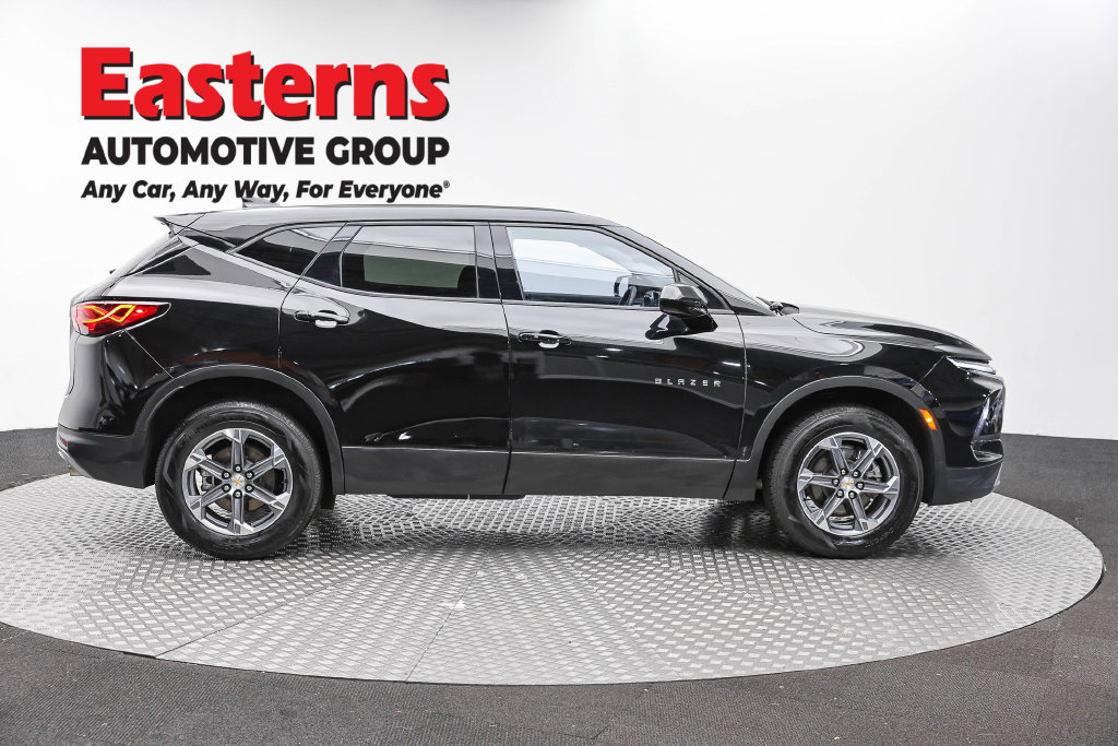 Used 2025 Chevrolet Blazer LT FWD image 6