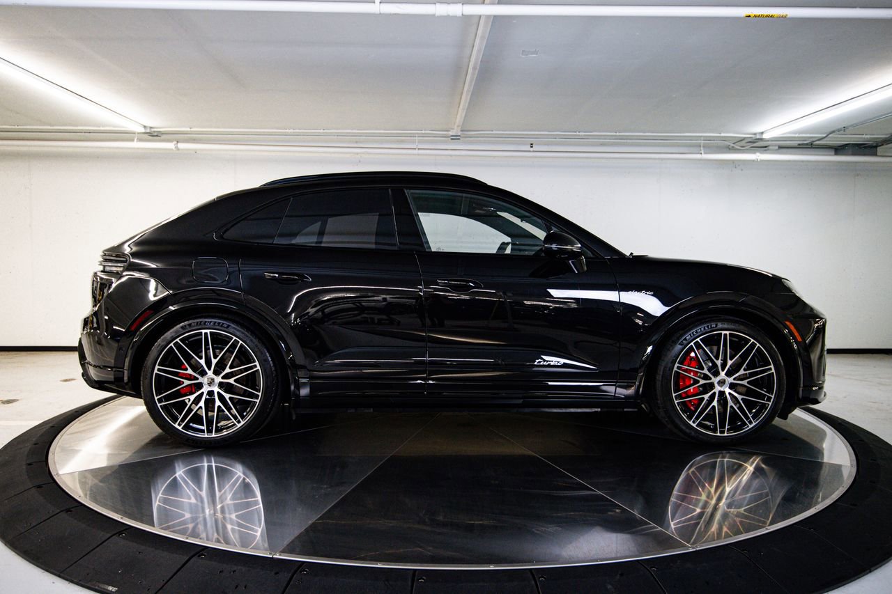 Certified 2025 Porsche Macan Turbo Electric AWD/4WD image 8