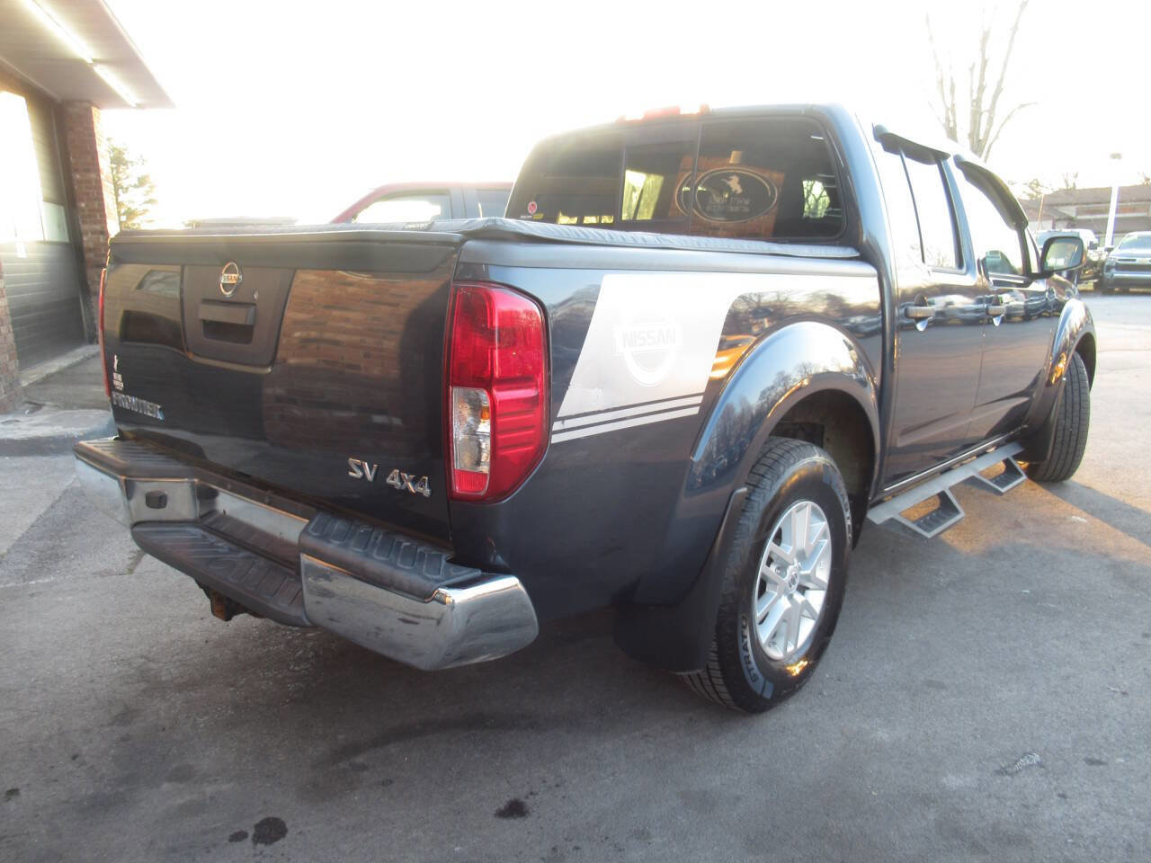 Used 2019 Nissan Frontier SV image 9