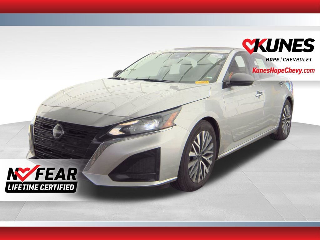 Used 2024 Nissan Altima 2.5 SV image 1