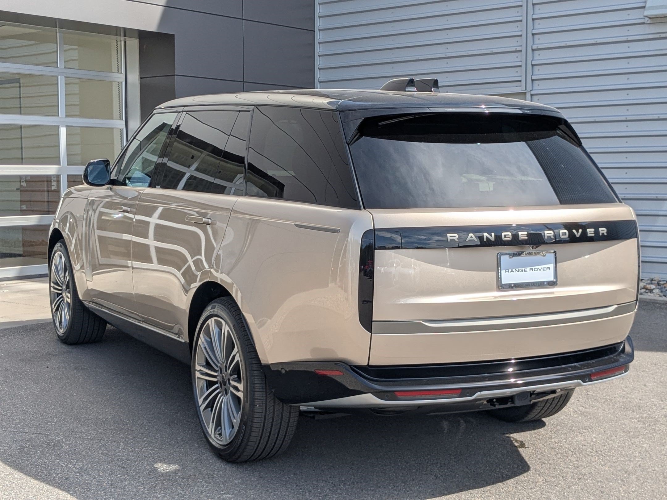 New 2026 Land Rover Range Rover Long Wheelbase SE AWD/4WD image 7