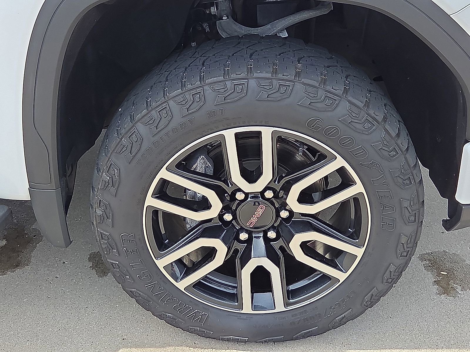 Used 2024 GMC Sierra 1500 AT4 w/ Technology Package image 7