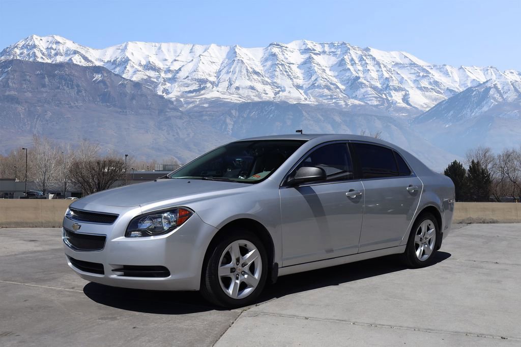Used 2010 Chevrolet Malibu LS FWD image 2
