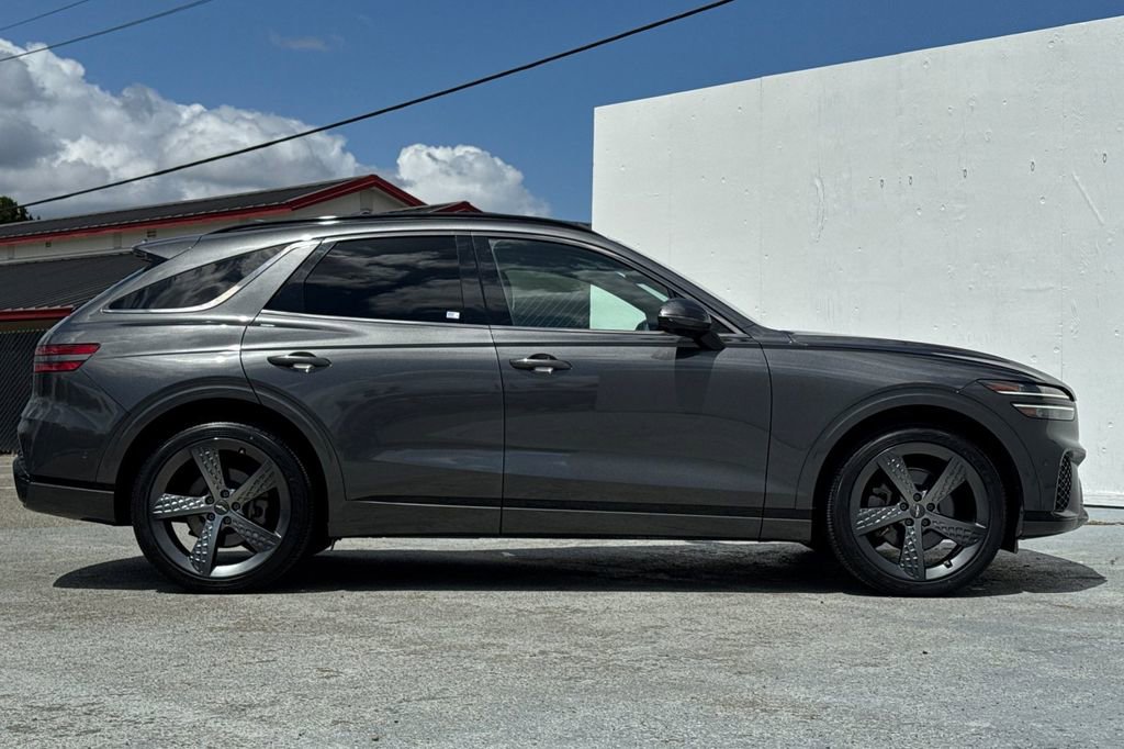 Used 2022 Genesis GV70 2.5T w/ Sport Prestige Package AWD/4WD image 2