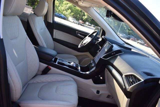 Used 2024 Ford Edge Titanium w/ Equipment Group 301A AWD/4WD image 16