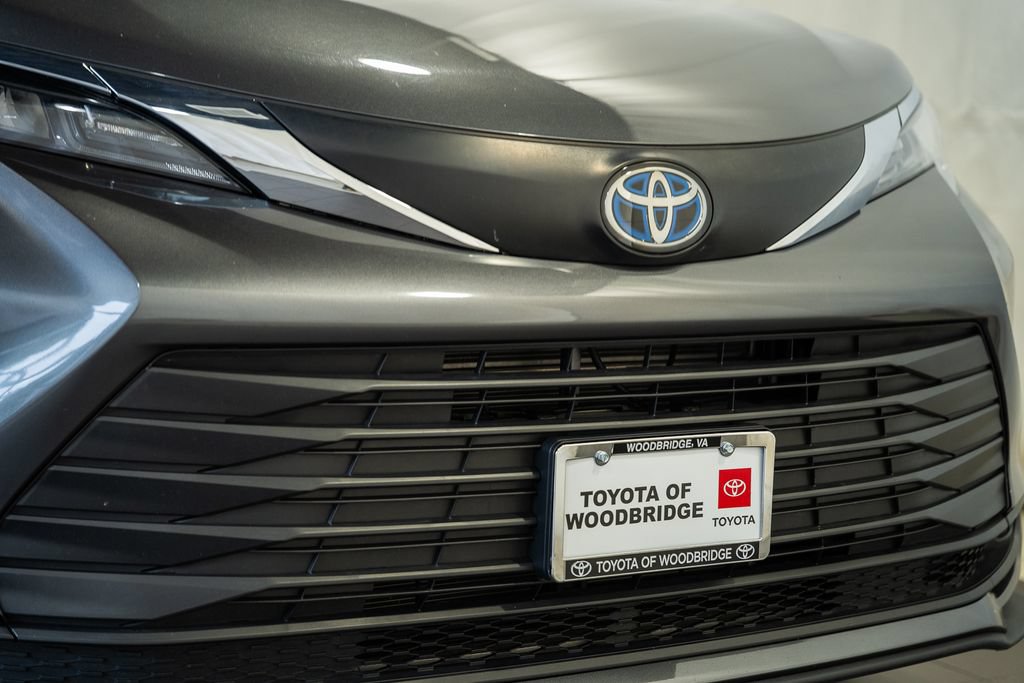 Used 2025 Toyota Sienna LE FWD image 10