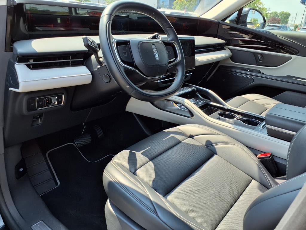 Used 2025 Lincoln Nautilus Premier image 14