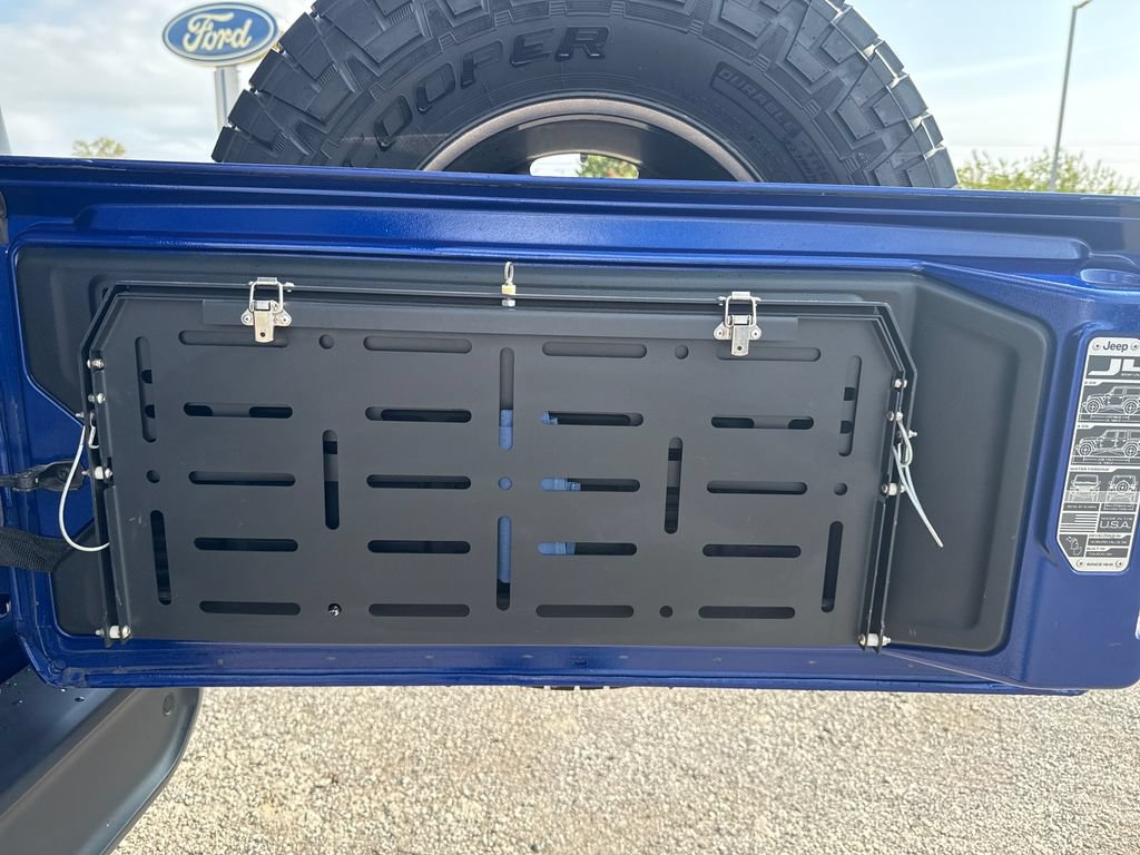 Used 2018 Jeep Wrangler Unlimited Sahara AWD/4WD image 40
