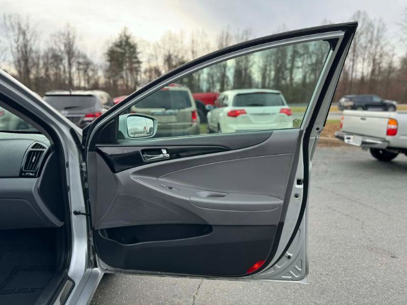 Used 2013 Hyundai Sonata Limited FWD image 13