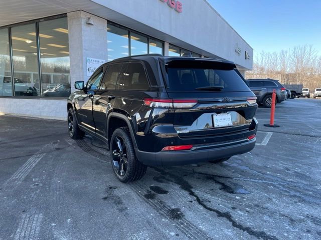 Used 2024 Jeep Grand Cherokee Limited w/ Black Appearance Package image 8