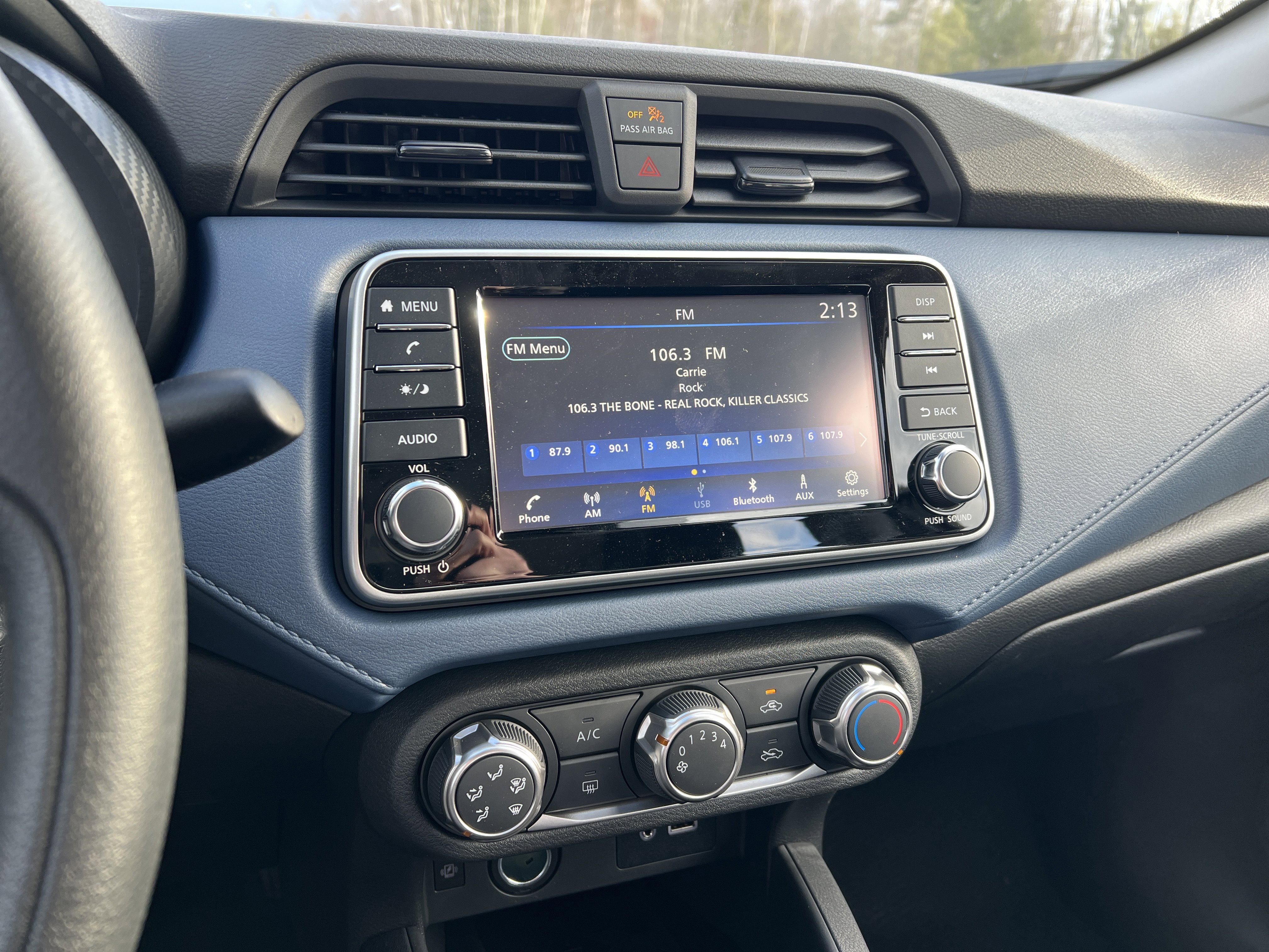 New 2025 Nissan Versa SV w/ Trunk Package FWD image 23