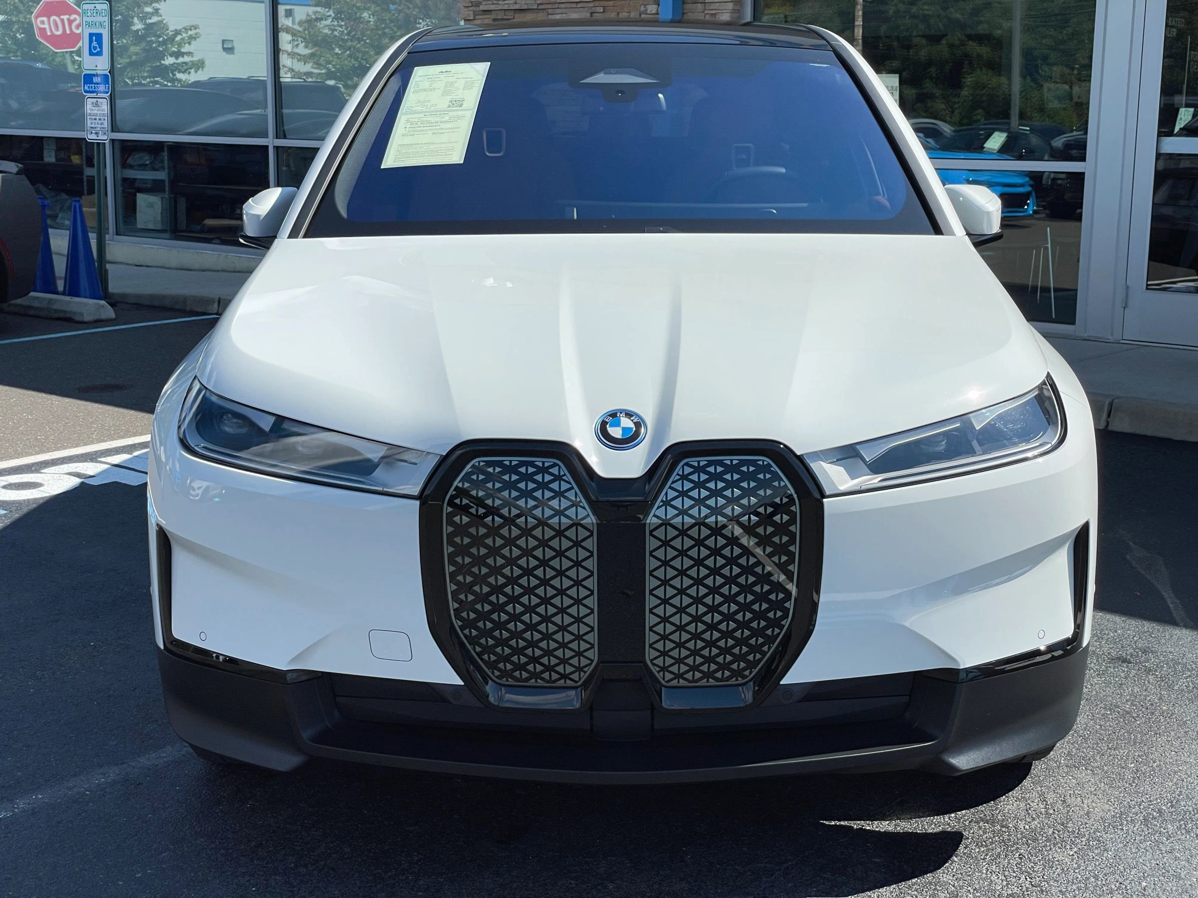 Used 2024 BMW iX xDrive50 w/ Luxury Package image 11