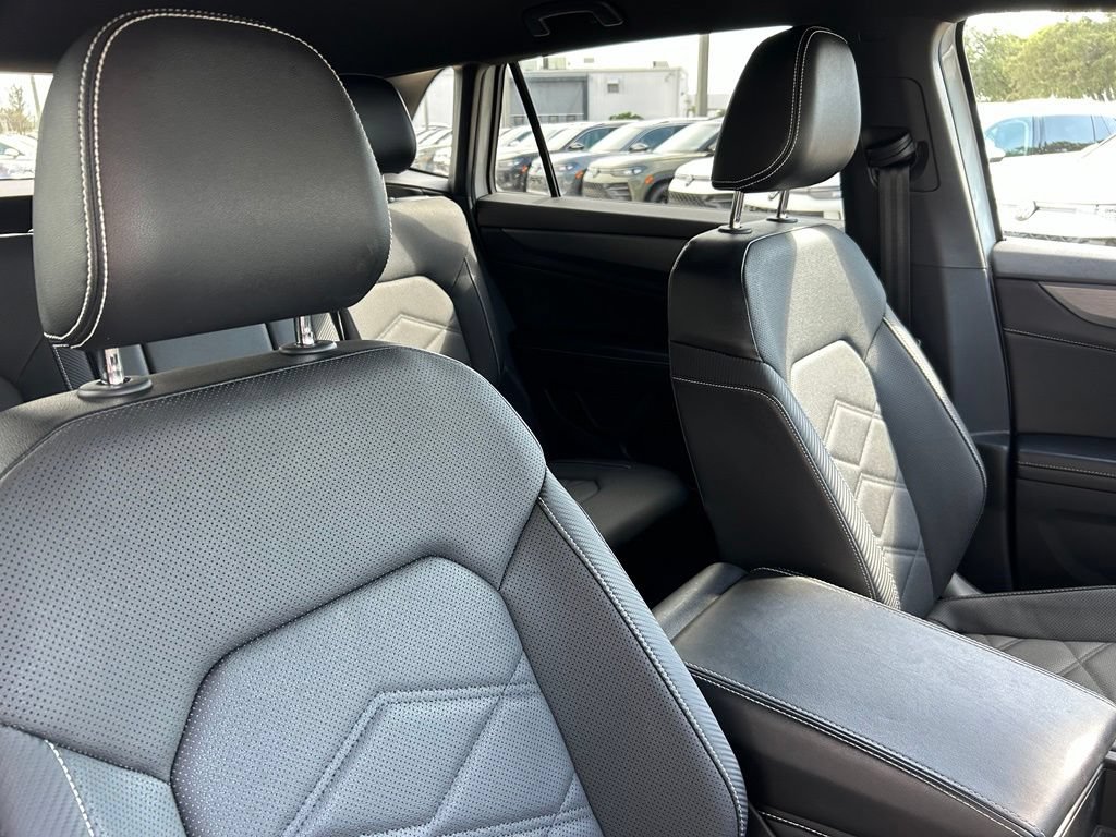 Used 2024 Volkswagen Atlas Cross Sport SE FWD image 38
