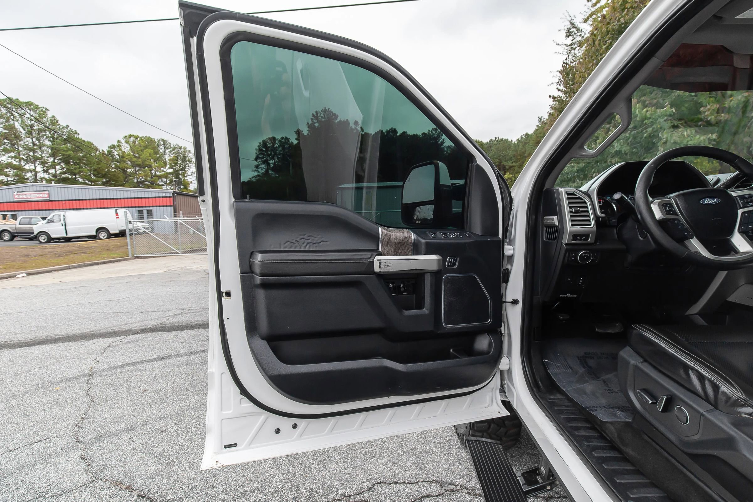 Used 2017 Ford F250 Lariat w/ Lariat Ultimate Package image 15