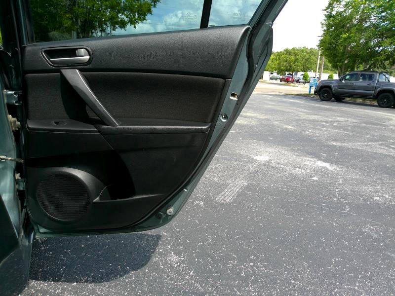 Used 2013 MAZDA MAZDA3 i Touring image 23