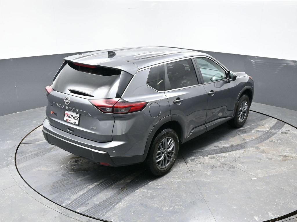 Used 2024 Nissan Rogue S image 39