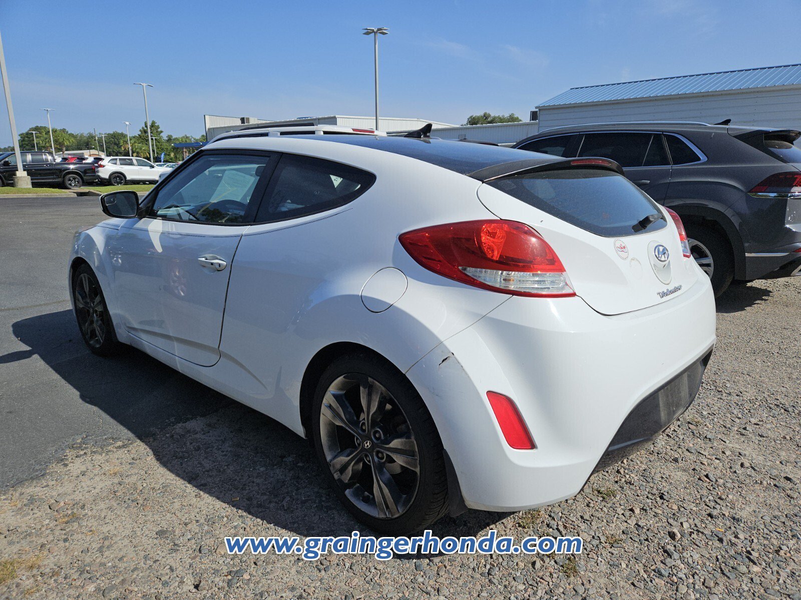 Used 2017 Hyundai Veloster Value Edition FWD image 10