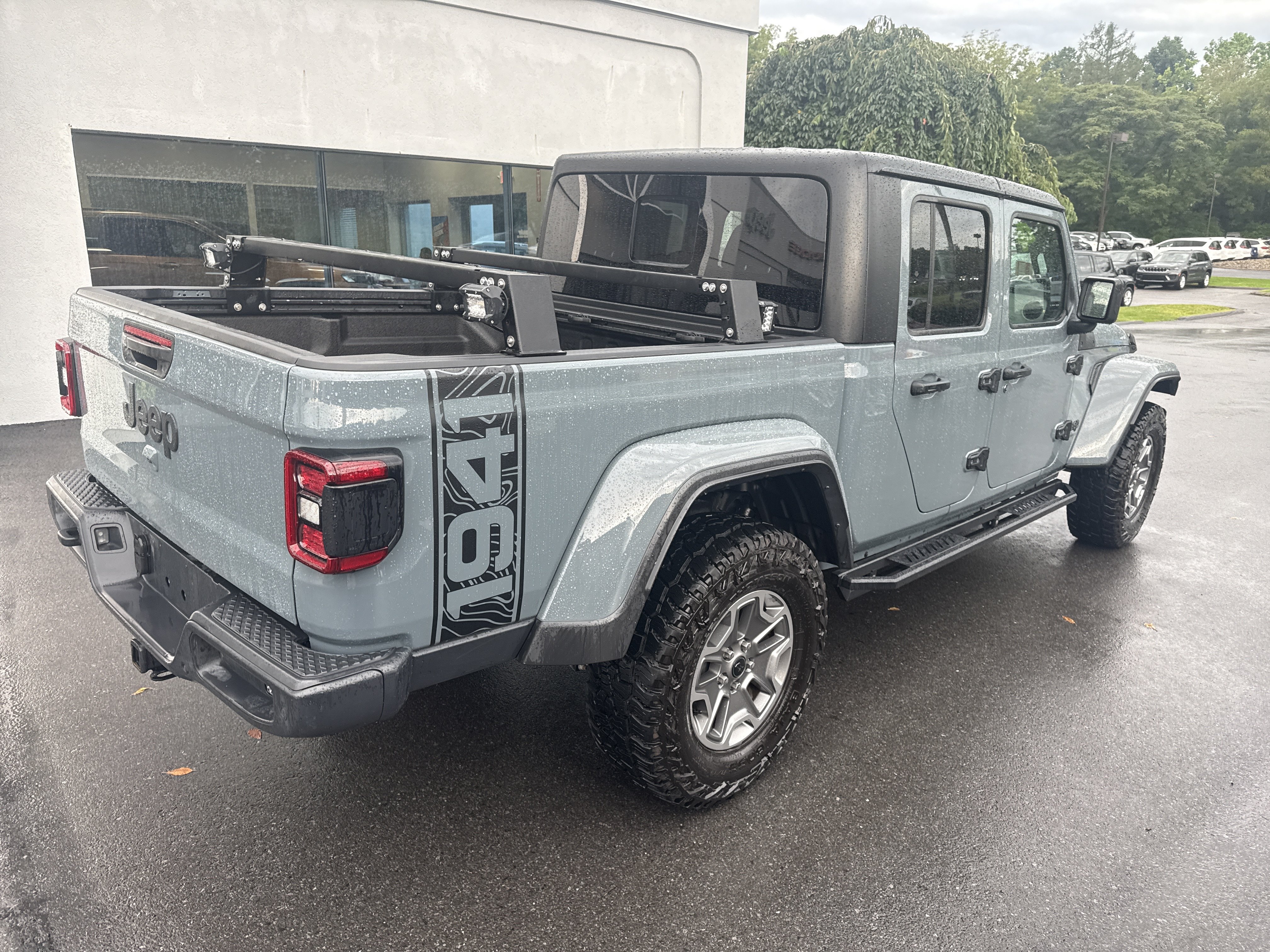 Used 2024 Jeep Gladiator Sport AWD/4WD video 3