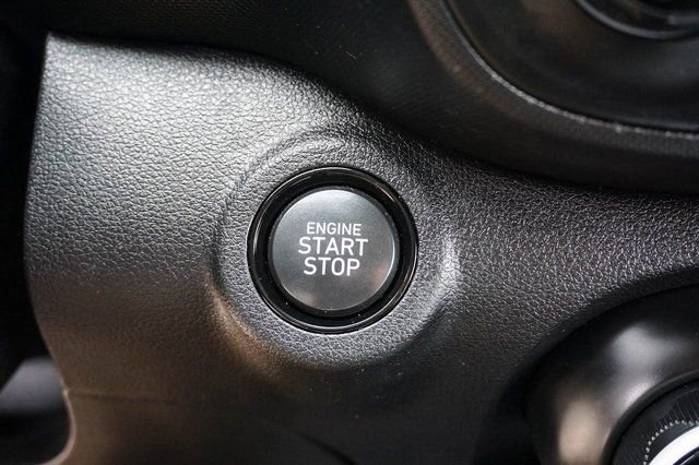 Used 2025 Hyundai Venue Limited image 21