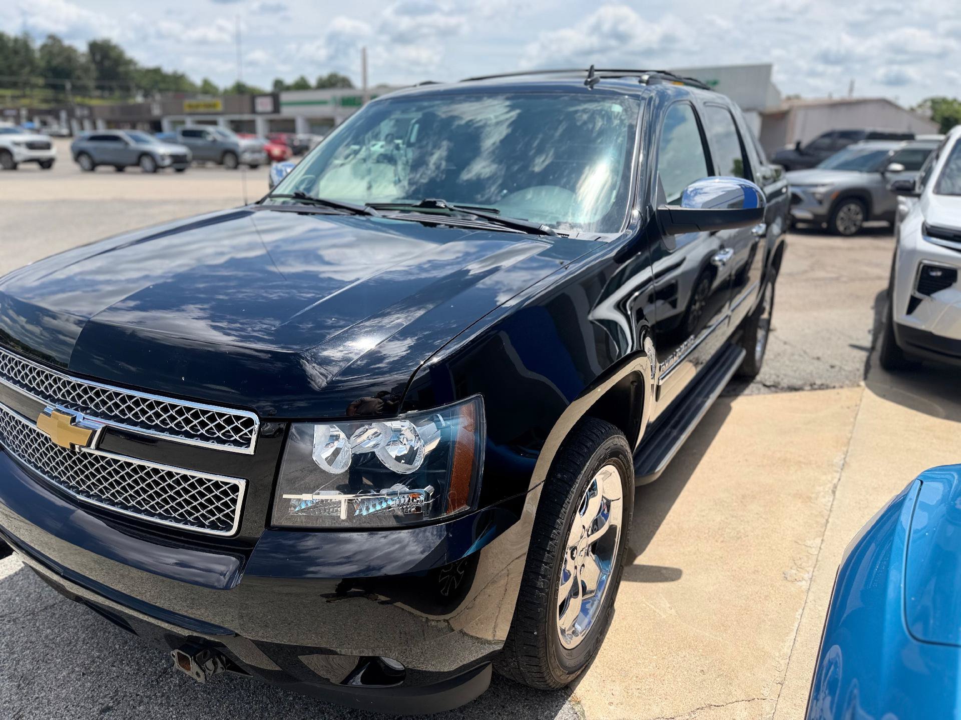 Used 2013 Chevrolet Avalanche LTZ AWD/4WD image 7