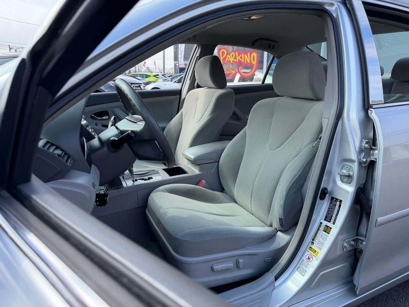 Used 2009 Toyota Camry LE image 23