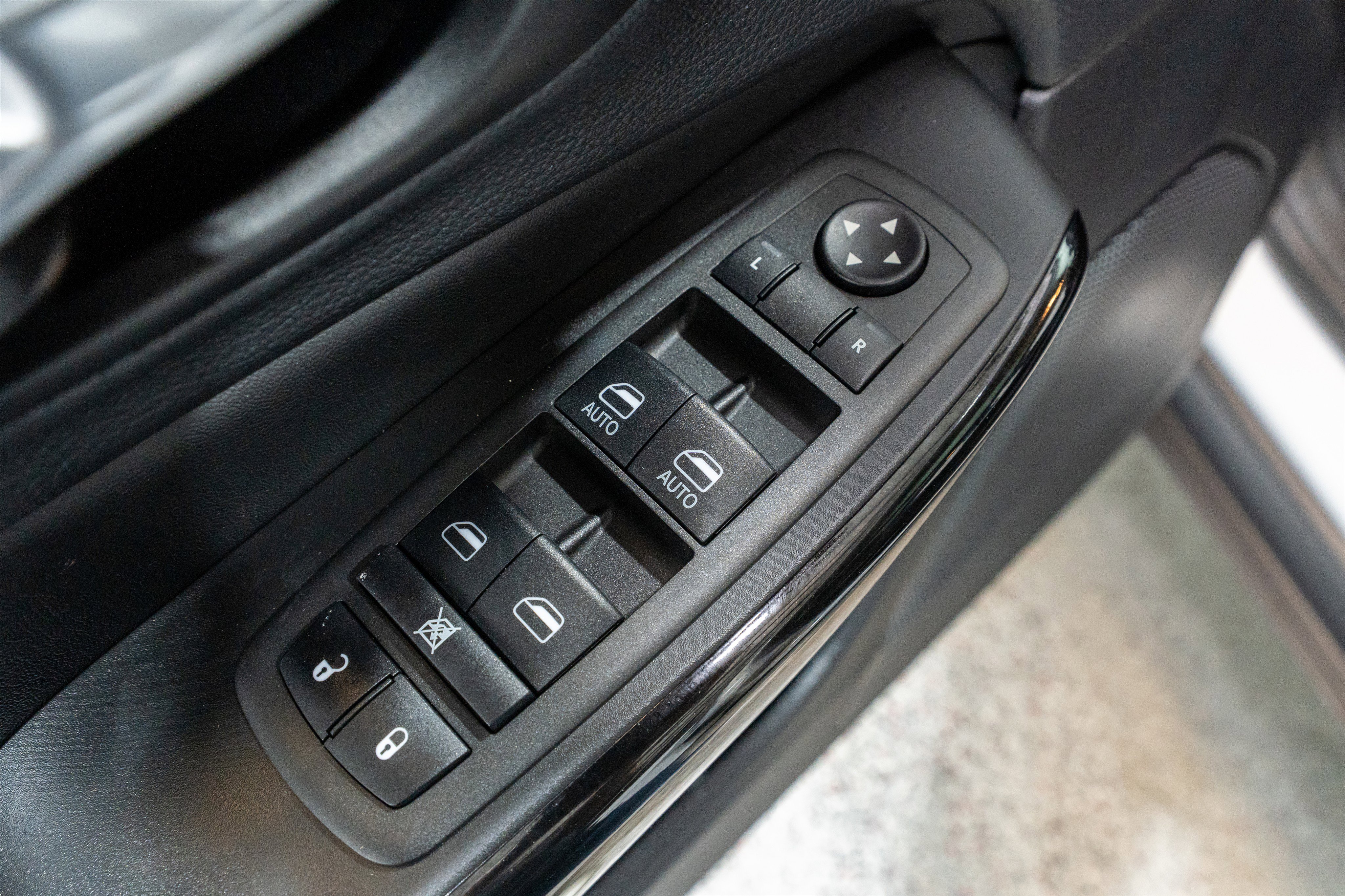 Used 2023 Jeep Cherokee Altitude Lux w/ Lux Elite Package AWD/4WD image 15