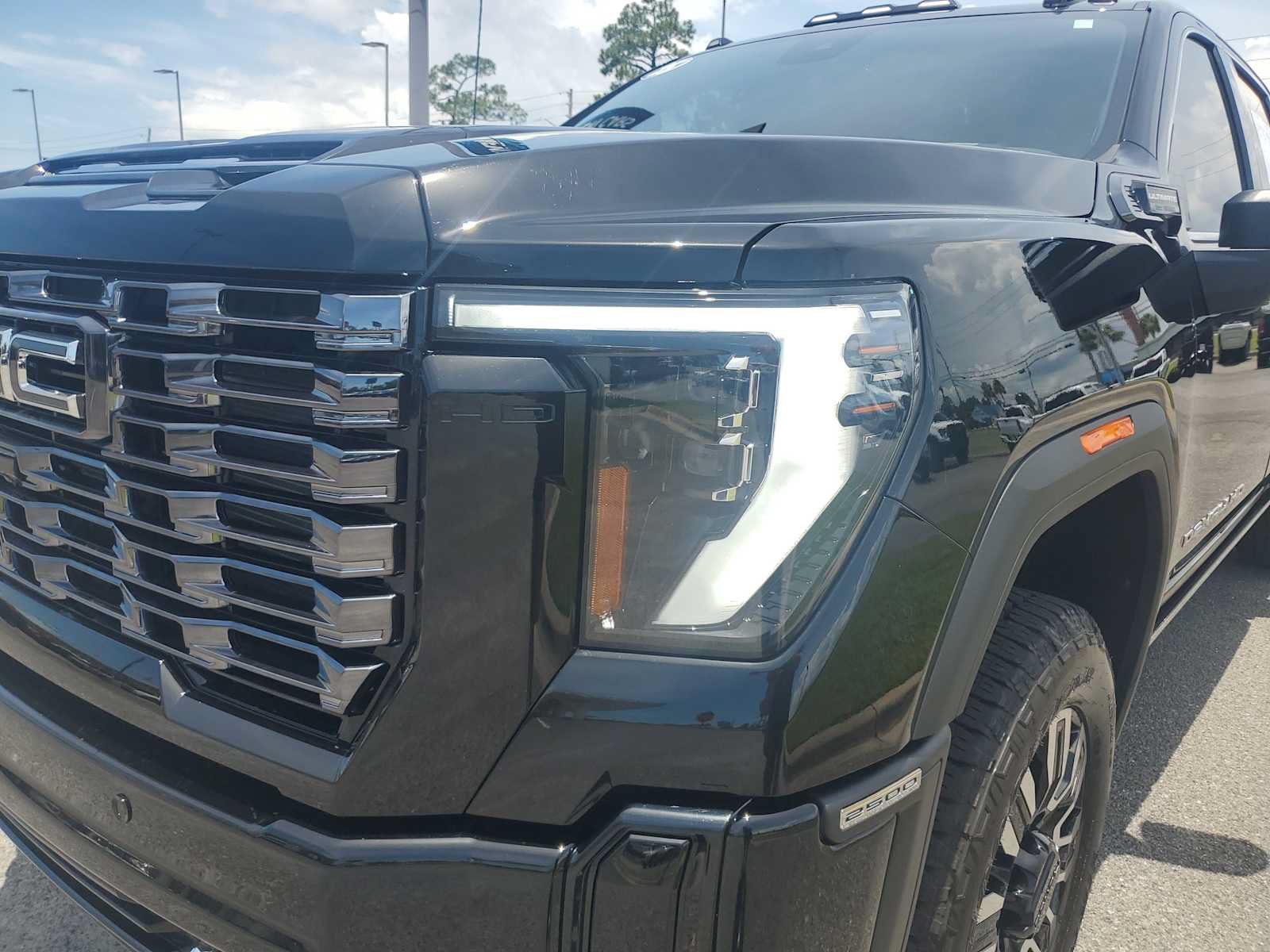 Used 2025 GMC Sierra 2500 Denali Ultimate AWD/4WD image 11