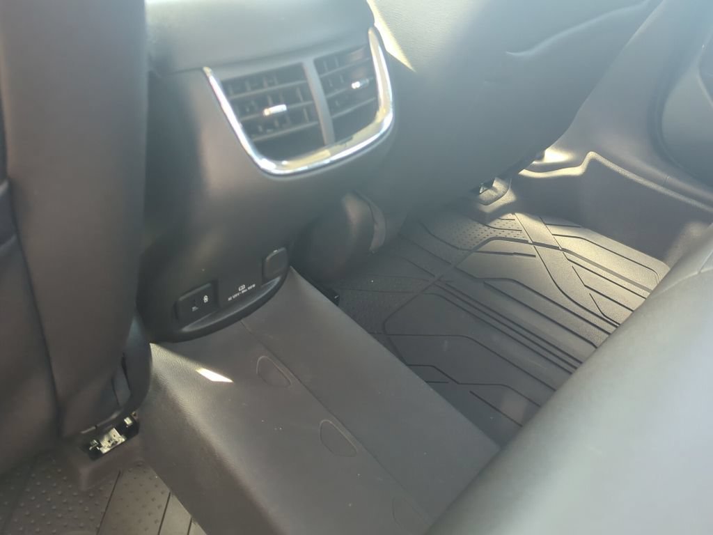 Used 2023 Chevrolet Malibu LT w/ LPO, Floor Liner Package FWD image 16