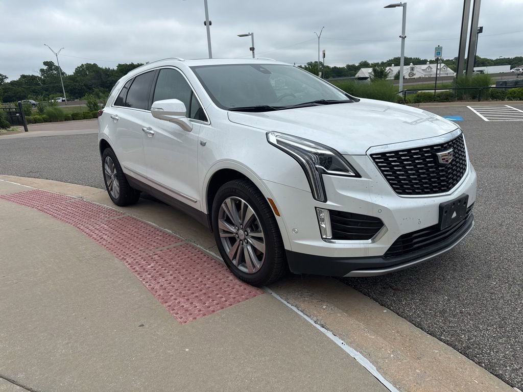 Used 2022 Cadillac XT5 Premium Luxury w/ Technology Package FWD image 3