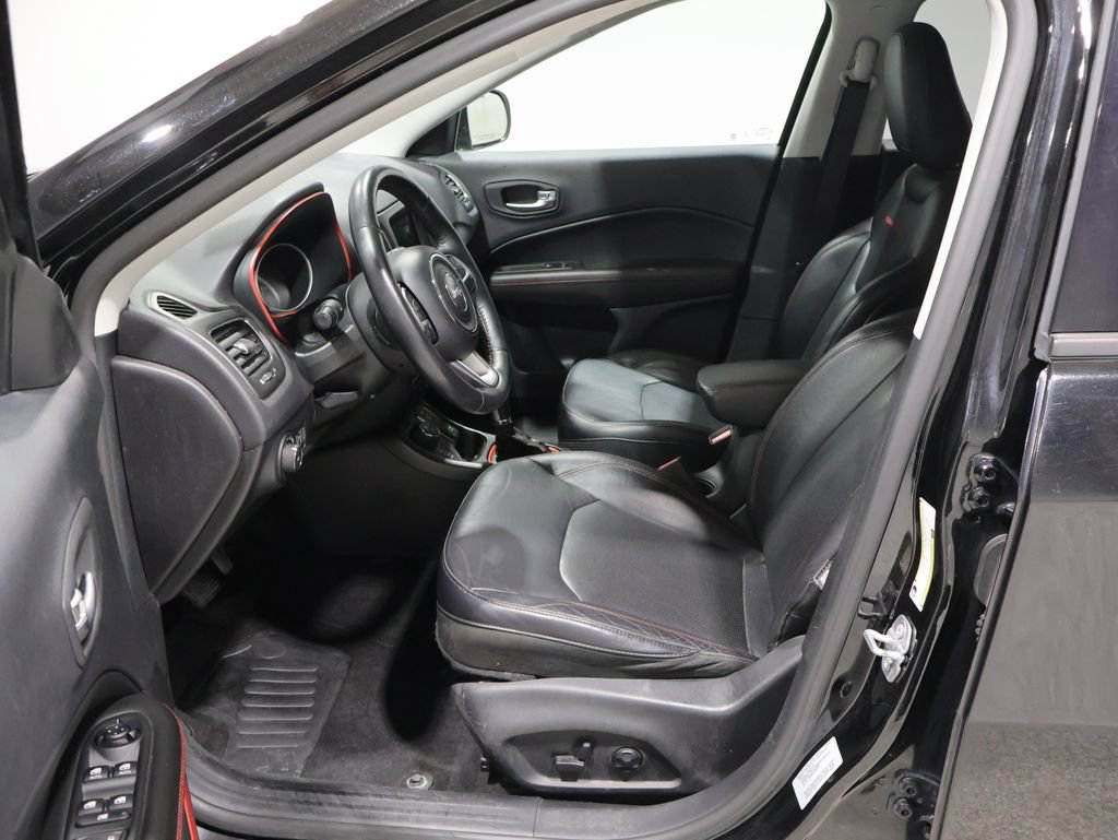 Used 2017 Jeep Compass Trailhawk w/ Leather Interior Group AWD/4WD image 10