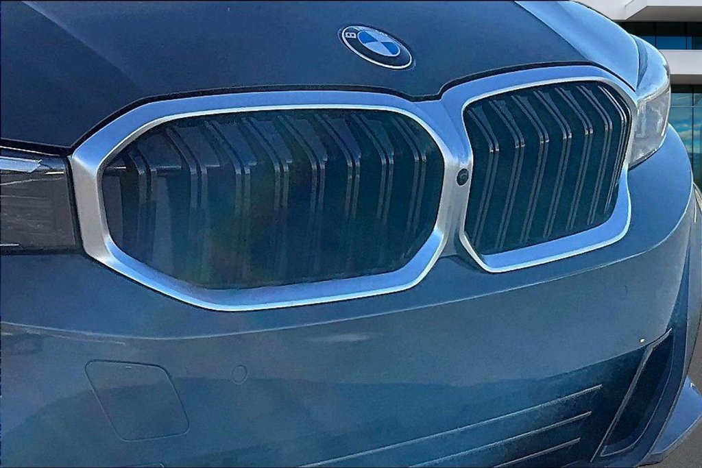 Certified 2026 BMW 330i xDrive Sedan w/ Premium Package AWD/4WD image 32