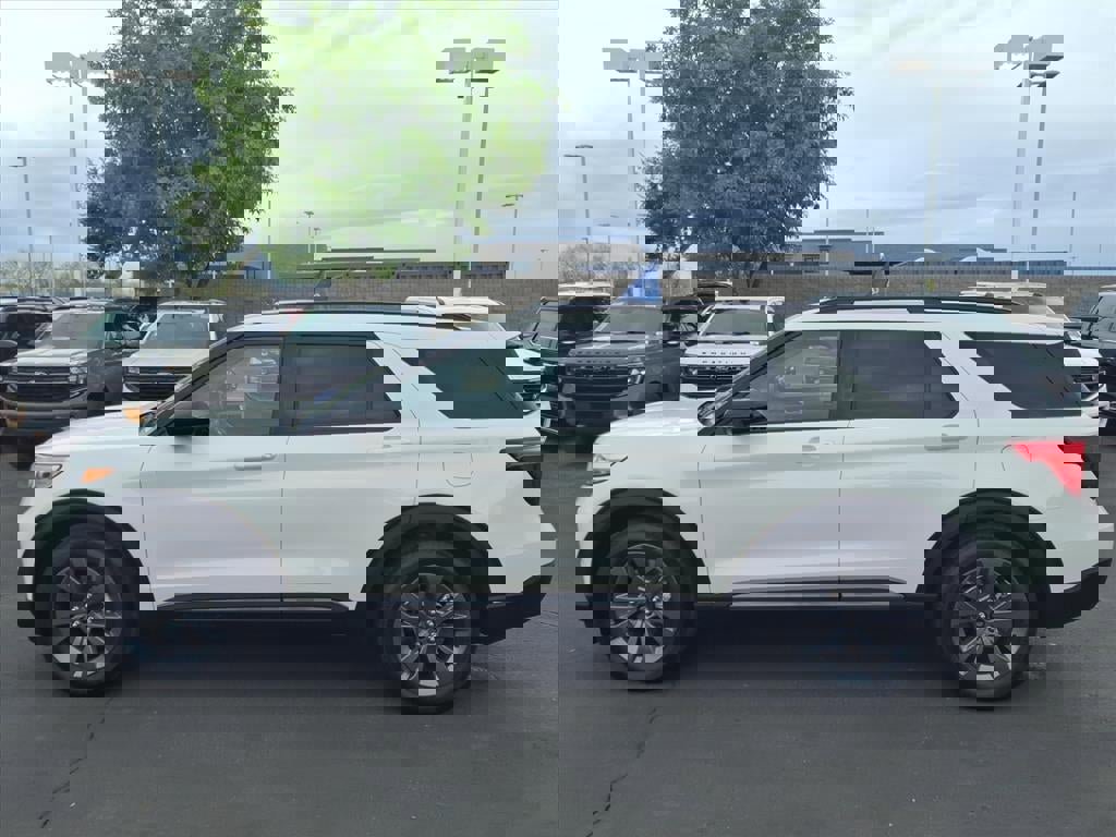 Certified 2023 Ford Explorer XLT w/ Equipment Group 202A image 7
