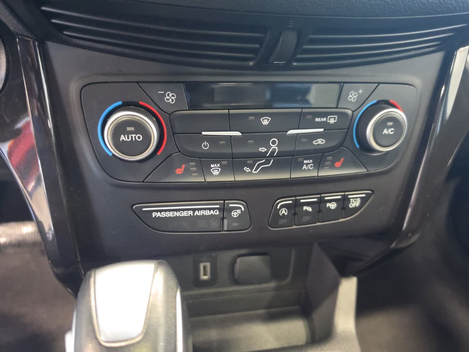 Used 2018 Ford Escape Titanium AWD/4WD image 26