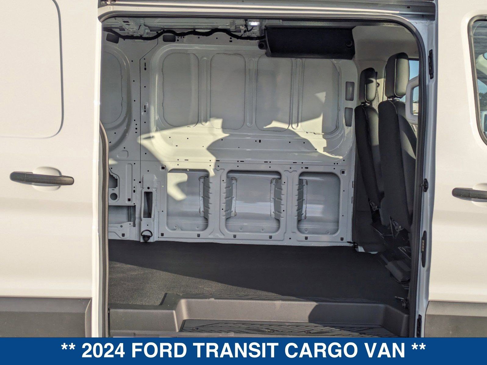 New 2024 Ford Transit 150 Low Roof image 17