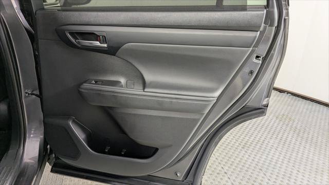Used 2024 Toyota Highlander XSE FWD image 23