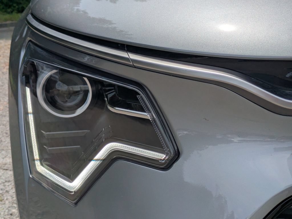 Used 2025 Kia Niro EX Touring FWD image 10