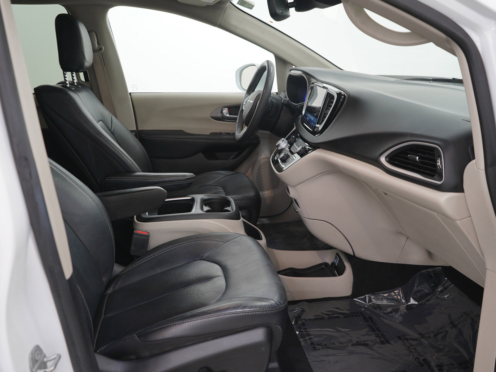 Used 2022 Chrysler Pacifica Touring-L w/ Uconnect Theater Family Group FWD image 13